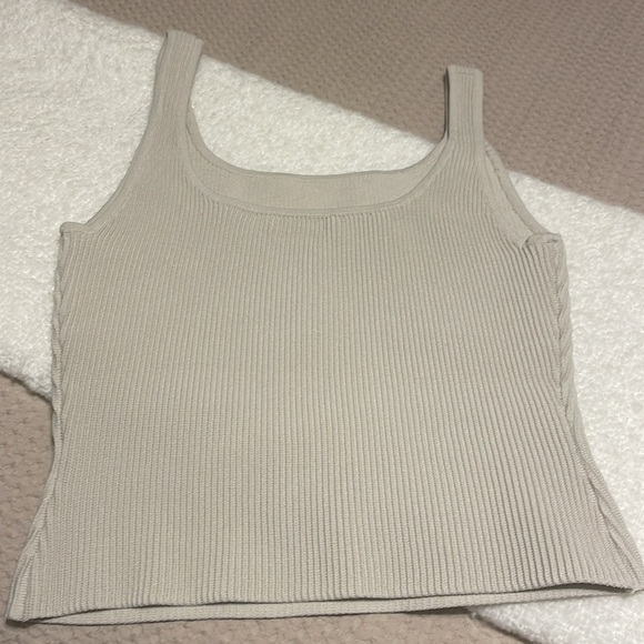 Aritzia  tank top - Picture 2 of 3